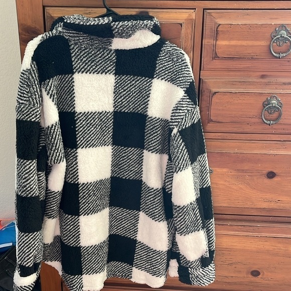 Black And White Buffalo Plaid Shirt Size XL Cozy And Soft NWOT - Picture 4 of 8